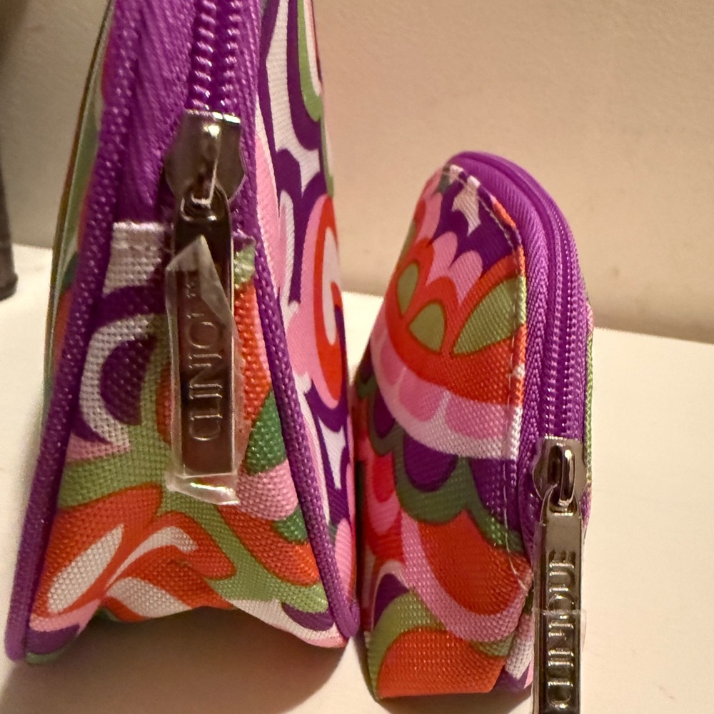Clinique Purple Cosmetic Bag - Picture 4 of 6